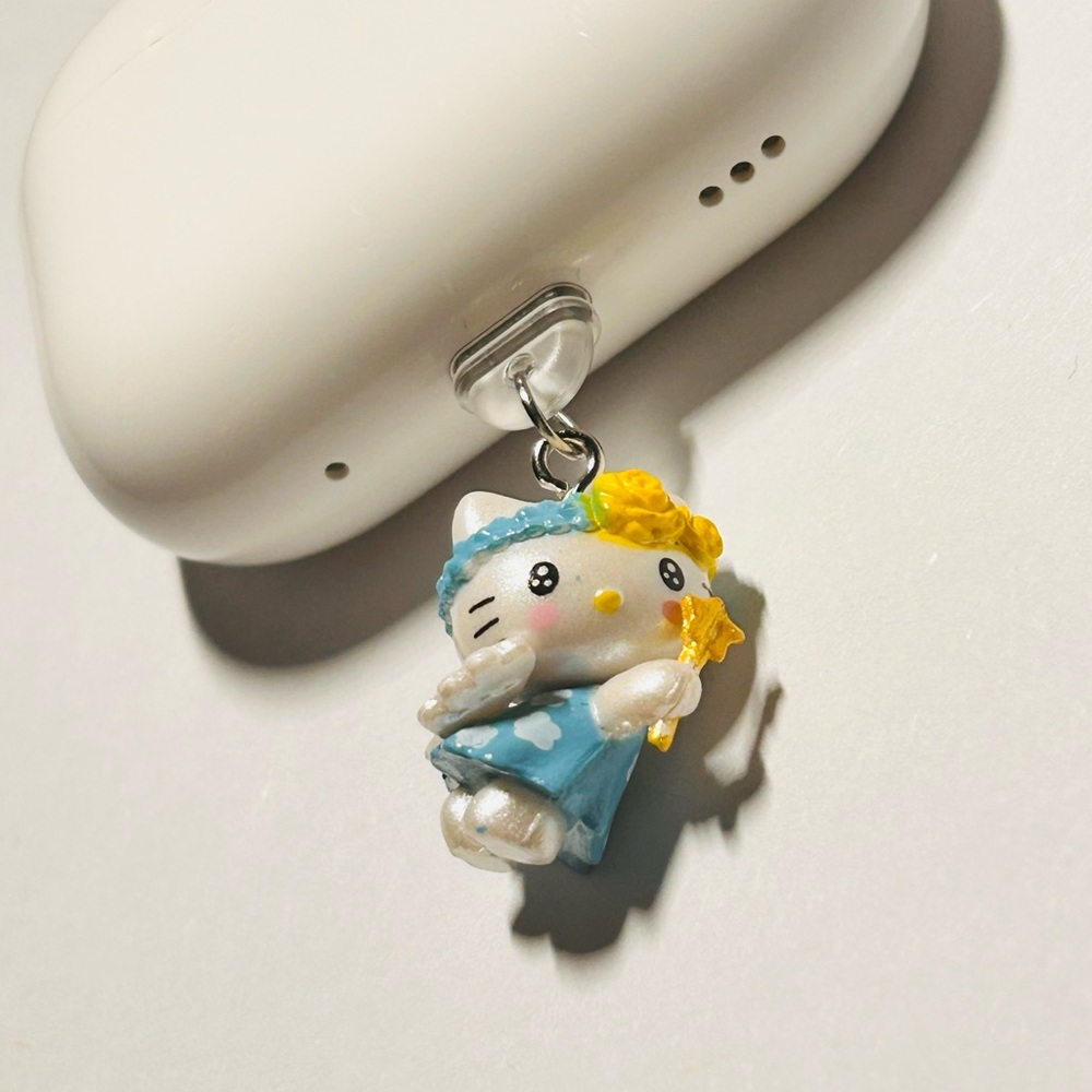 ☆Hello Kitty Dust Plugs☆